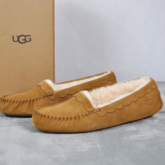 UGG Scalloped Moccasins Women's - Picture 1 of 6